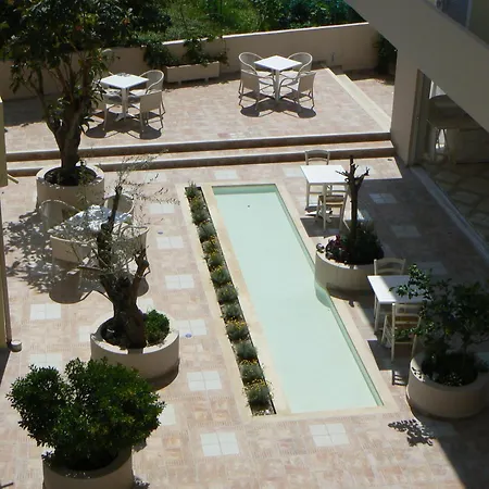 Happyland Appart hôtel 2*