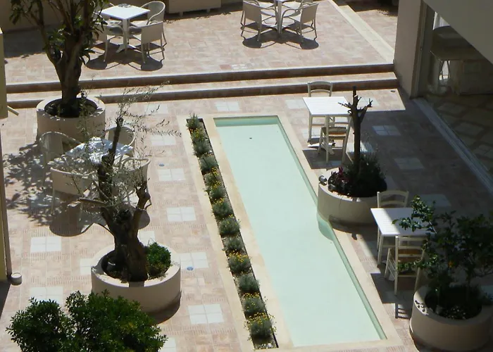 Happyland Appart hôtel 2*