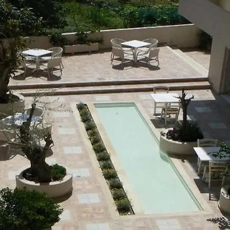 Апарт-отель Happyland 2*